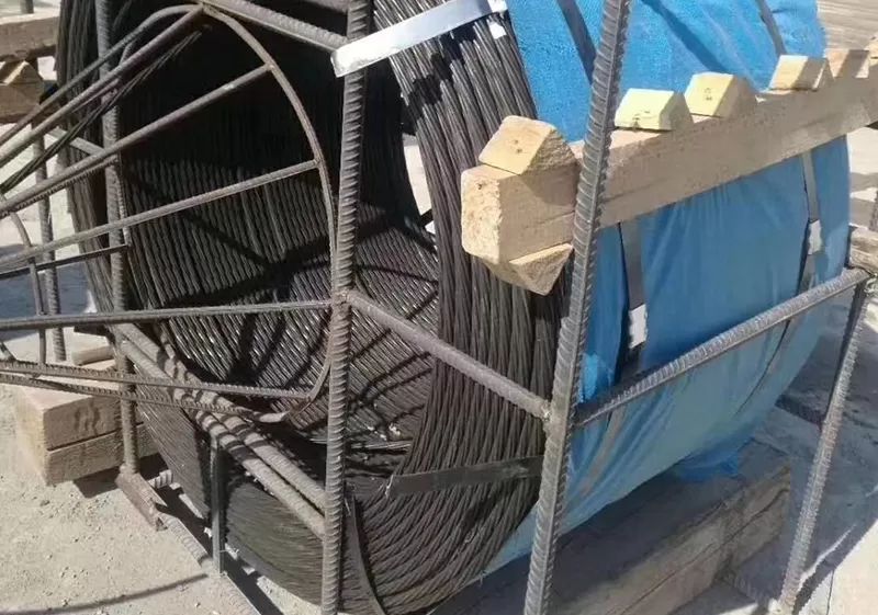 The factory ships on time to ensure that the steel strands arrive on time !