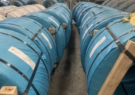 The factory ships on time to ensure that the steel strands arrive on time !